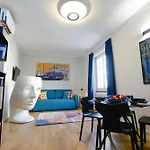 Attico Centro Con Terrazza E Jacuzzi E Parcheggio Privati Appartamento *