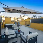 Appartamento Attico Centro Con Terrazza E Jacuzzi E Parcheggio Privati *