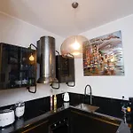 Appartamento Attico Centro Con Terrazza E Jacuzzi E Parcheggio Privati *