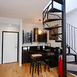 Appartamento Attico Centro Con Terrazza E Jacuzzi E Parcheggio Privati
