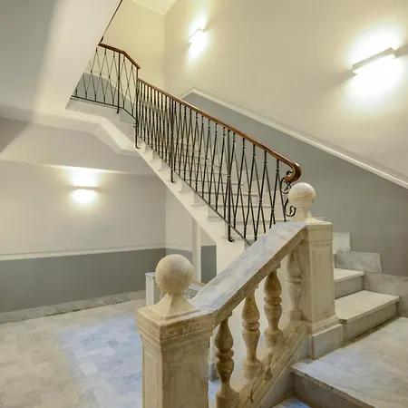 Attico Centro Con Terrazza E Jacuzzi E Parcheggio Privati *