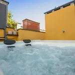 Attico Centro Con Terrazza E Jacuzzi E Parcheggio Privati Appartement Genua