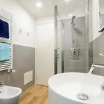 Appartement Attico Centro Con Terrazza E Jacuzzi E Parcheggio Privati