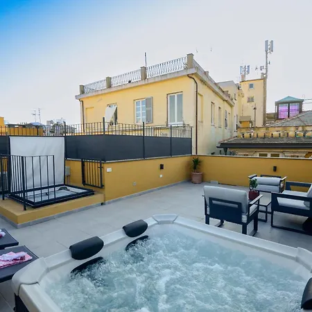 Attico Centro Con Terrazza E Jacuzzi E Parcheggio Privati Appartement *