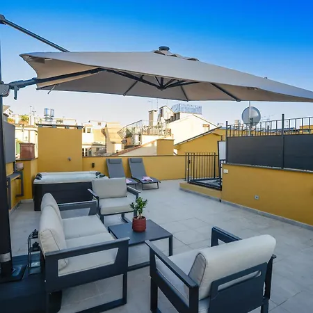 Apartamento Attico Centro Con Terrazza E Jacuzzi E Parcheggio Privati *