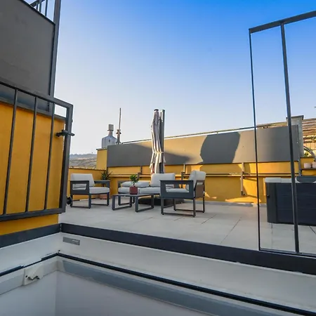 Attico Centro Con Terrazza E Jacuzzi E Parcheggio Privati Appartement Genua
