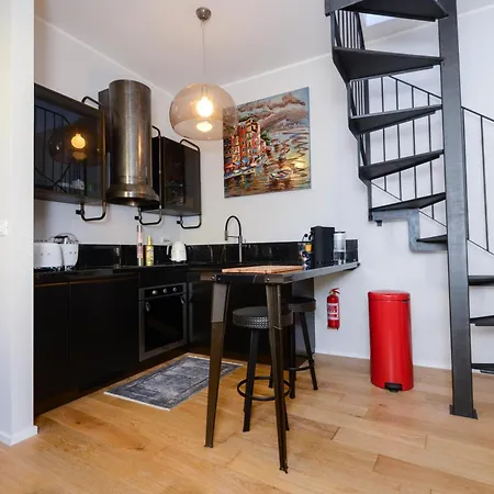 Attico Centro Con Terrazza E Jacuzzi E Parcheggio Privati Appartement Genua