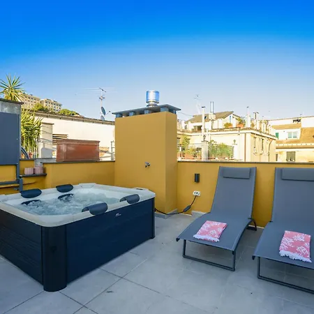 Attico Centro Con Terrazza E Jacuzzi E Parcheggio Privati