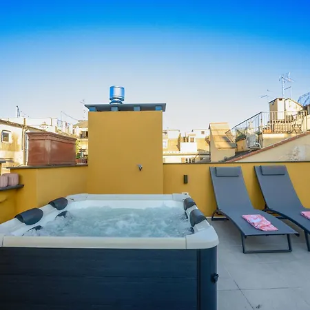 Апартаменты Attico Centro Con Terrazza E Jacuzzi E Parcheggio Privati