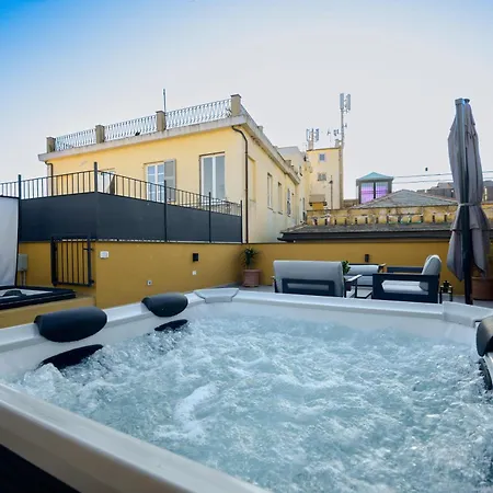 Апартаменты Attico Centro Con Terrazza E Jacuzzi E Parcheggio Privati *