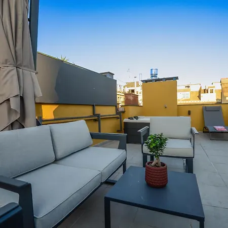 Attico Centro Con Terrazza E Jacuzzi E Parcheggio Privati